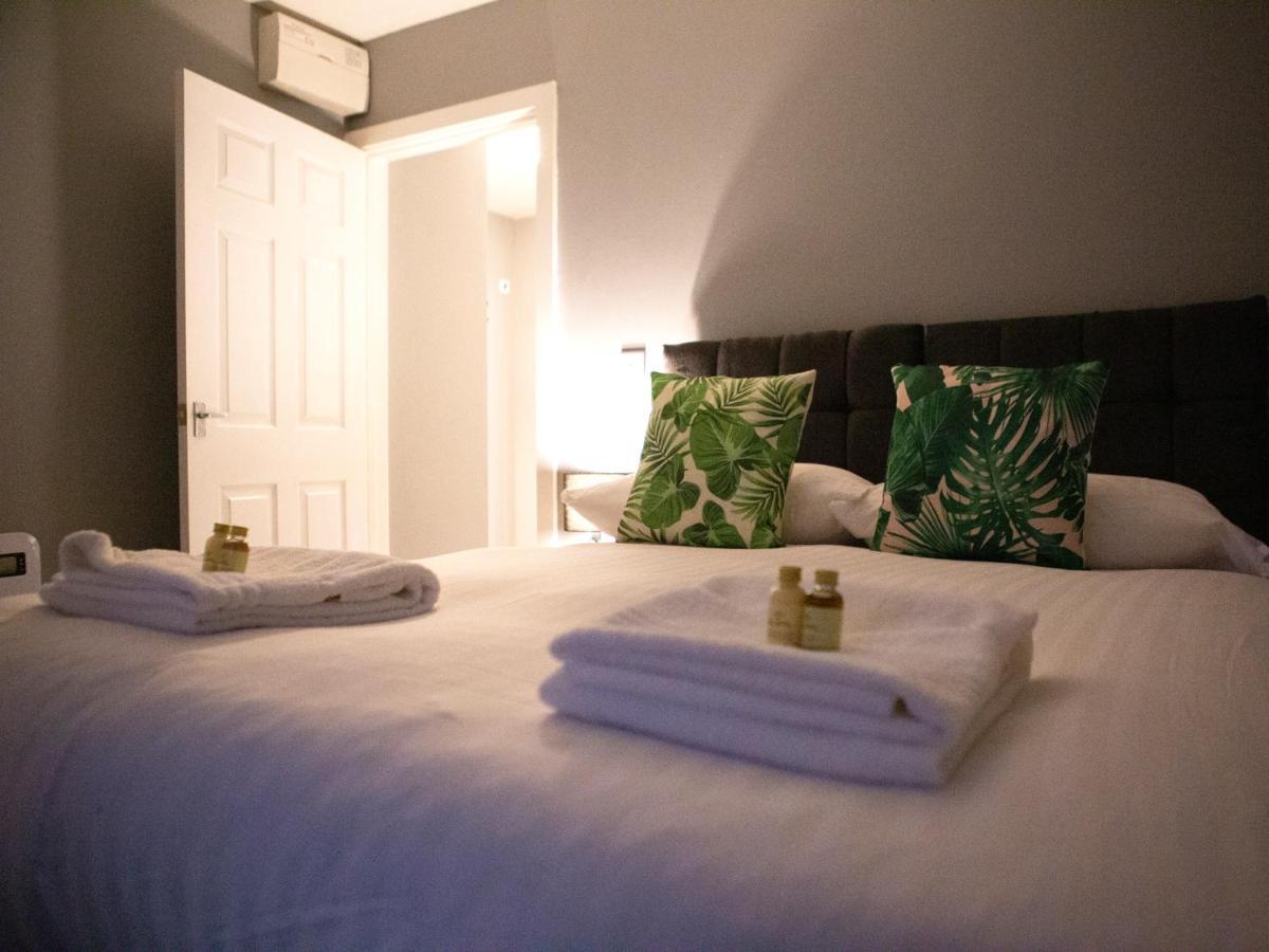 The Gathering @ Liver House - Hot Tub - Near Liverpool - Sleeps Up To 20 Беркенгед Екстер'єр фото